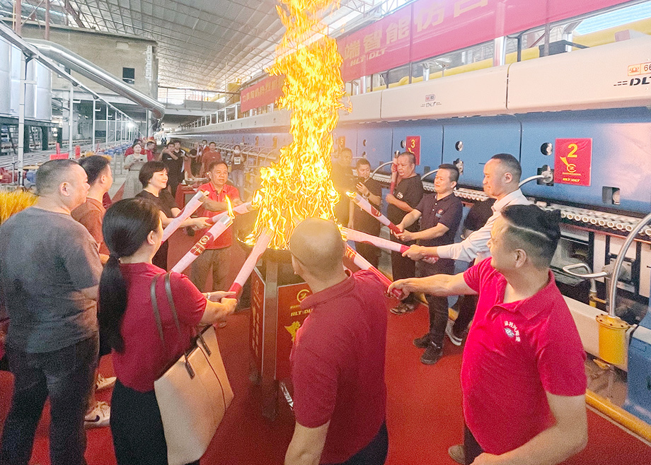 追“智”逐“綠”！力泰陶機又一高效智能仿古磚整線點火